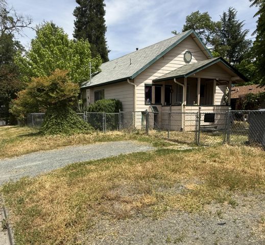 501 SE J Street, Grants Pass, OR 97526
