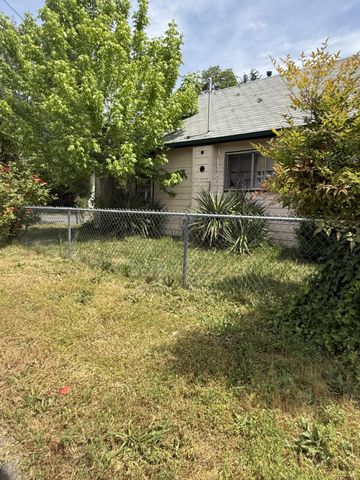 501 SE J Street, Grants Pass, OR 97526