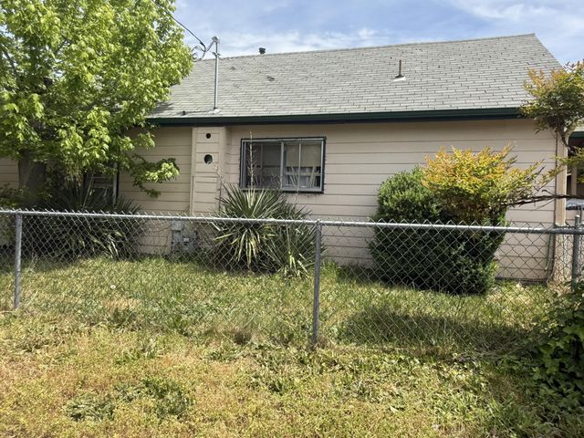 501 SE J Street, Grants Pass, OR 97526