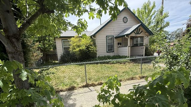 501 SE J Street, Grants Pass, OR 97526