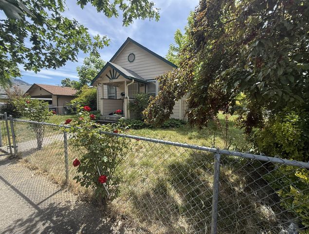 501 SE J Street, Grants Pass, OR 97526