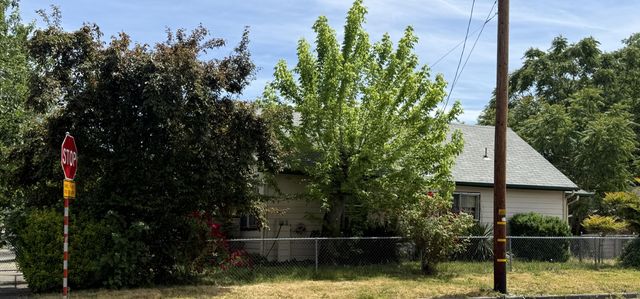 501 SE J Street, Grants Pass, OR 97526