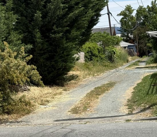 501 SE J Street, Grants Pass, OR 97526