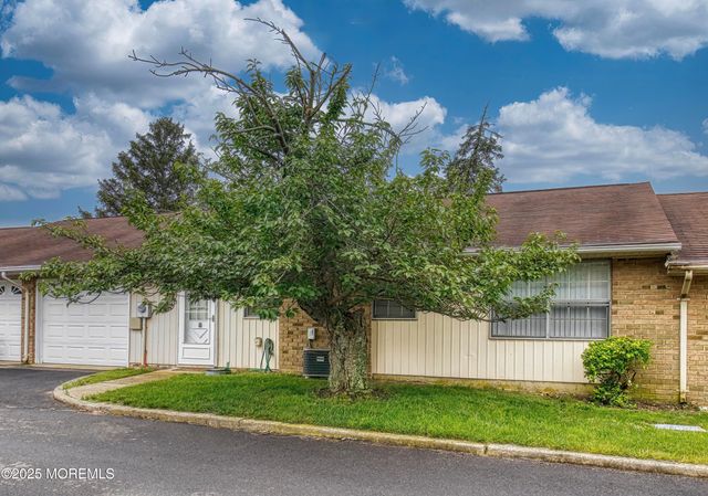 32C Yorkshire Court, Manchester, NJ 08759