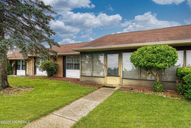 32C Yorkshire Court, Manchester, NJ 08759