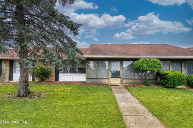 32C Yorkshire Court, Manchester, NJ 08759