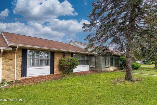 32C Yorkshire Court, Manchester, NJ 08759