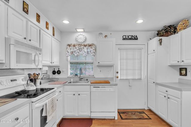 32C Yorkshire Court, Manchester, NJ 08759