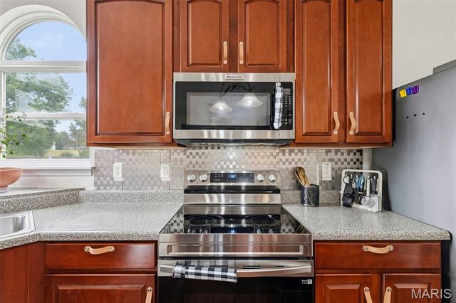 10 Ashbury Crossing Court, Florissant, MO 63034