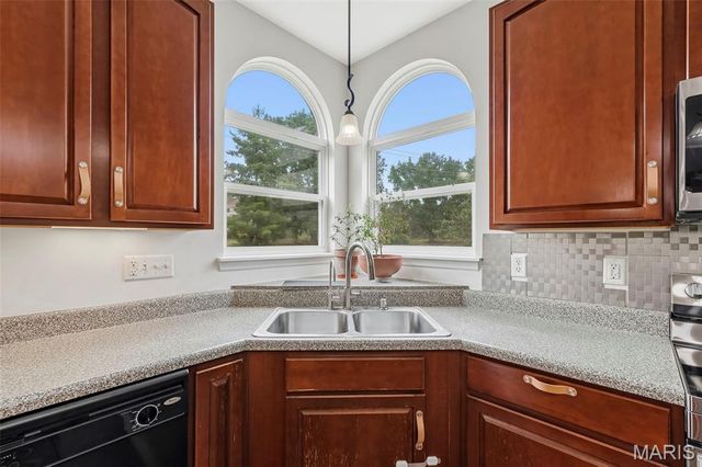 10 Ashbury Crossing Court, Florissant, MO 63034