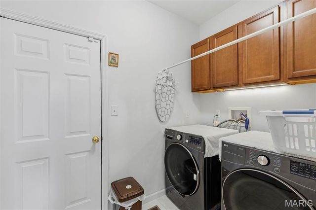 10 Ashbury Crossing Court, Florissant, MO 63034