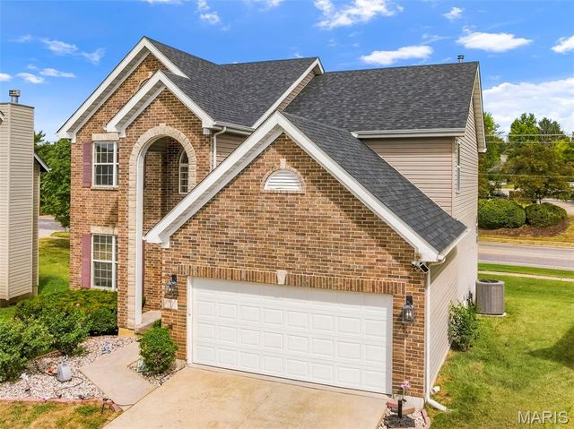 10 Ashbury Crossing Court, Florissant, MO 63034