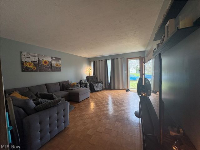 492 Franklin Avenue, Cuyahoga Falls, OH 44221