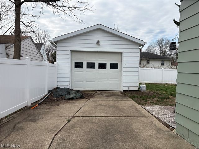 492 Franklin Avenue, Cuyahoga Falls, OH 44221