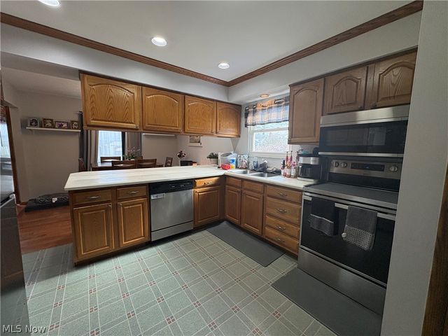 492 Franklin Avenue, Cuyahoga Falls, OH 44221