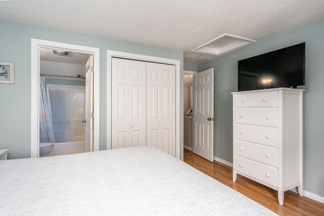42 Oak Glen 42, Yarmouth, MA 02675