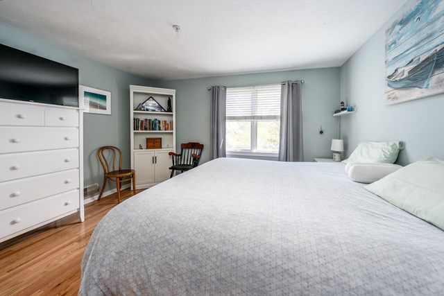 42 Oak Glen 42, Yarmouth, MA 02675