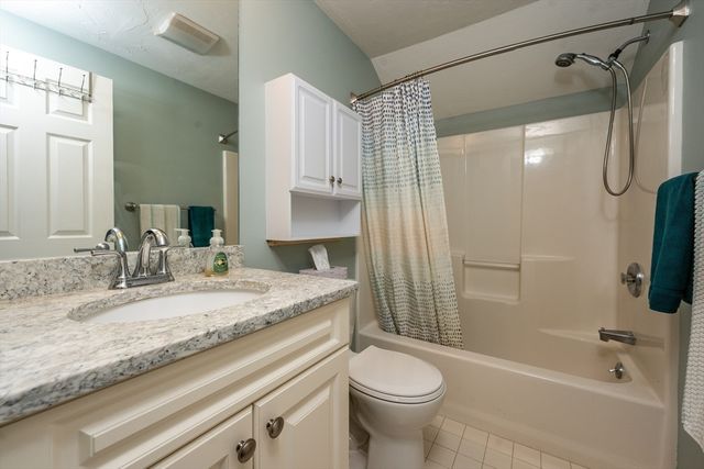 42 Oak Glen 42, Yarmouth, MA 02675