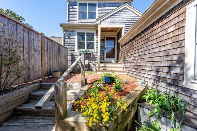 42 Oak Glen 42, Yarmouth, MA 02675