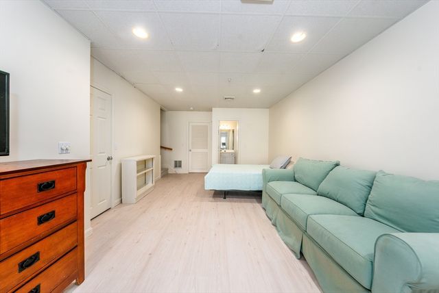 42 Oak Glen 42, Yarmouth, MA 02675