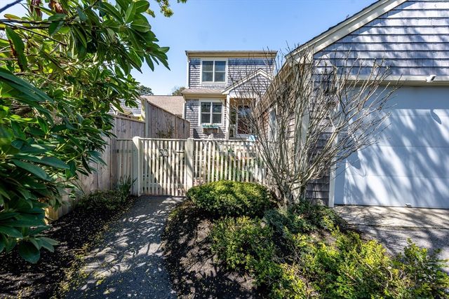 42 Oak Glen 42, Yarmouth, MA 02675