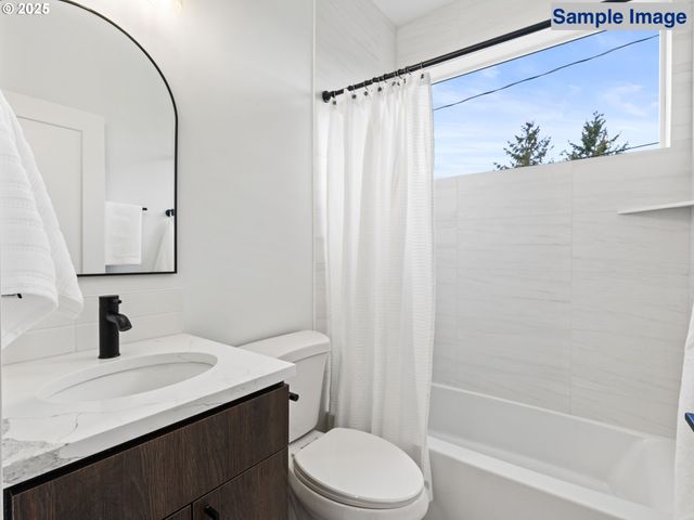 4950 Se Caruthers St 5, Portland, OR 97215