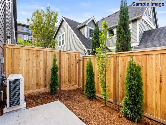 4950 Se Caruthers St 5, Portland, OR 97215