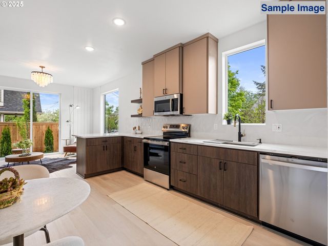 4950 Se Caruthers St 5, Portland, OR 97215