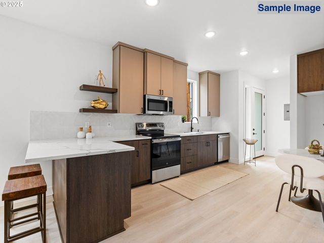 4950 Se Caruthers St 5, Portland, OR 97215