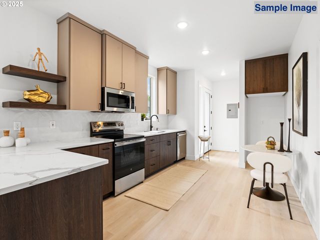 4950 Se Caruthers St 5, Portland, OR 97215