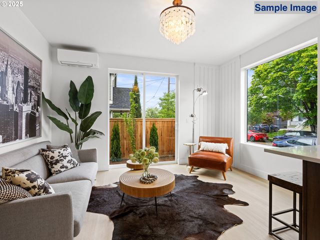 4950 Se Caruthers St 5, Portland, OR 97215