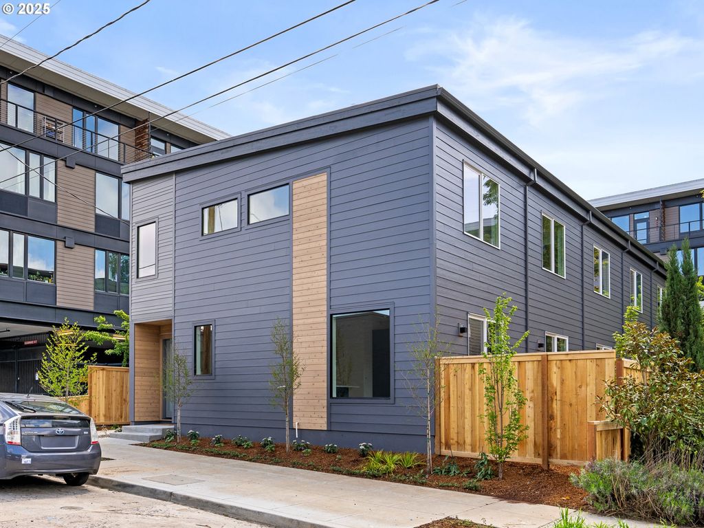 4950 Se Caruthers St 5, Portland, OR 97215
