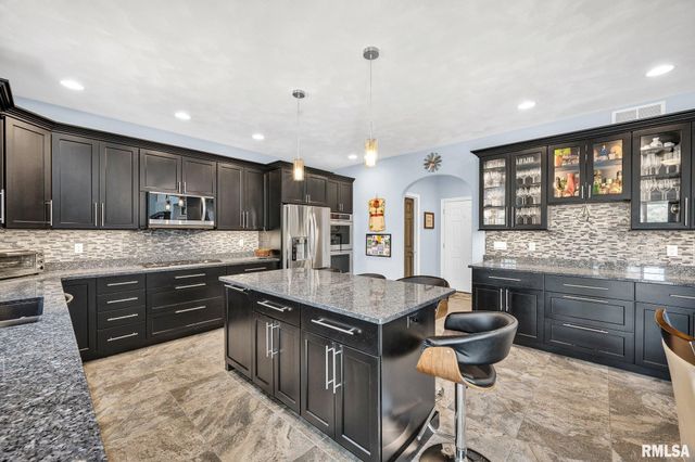 216 HIDDEN BROOK Drive, Groveland, IL 61535