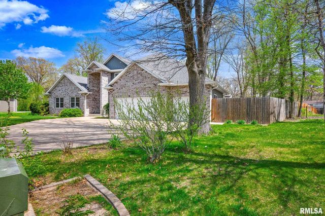 216 HIDDEN BROOK Drive, Groveland, IL 61535