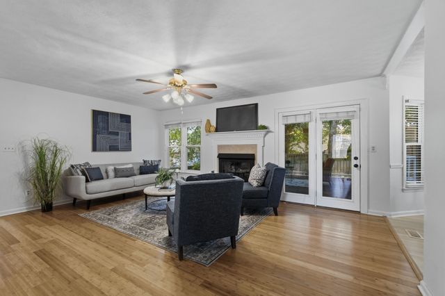 609 Knollwood Dr, La Vergne, TN 37086
