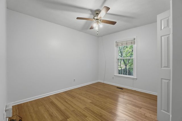 609 Knollwood Dr, La Vergne, TN 37086