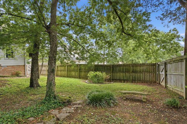 609 Knollwood Dr, La Vergne, TN 37086