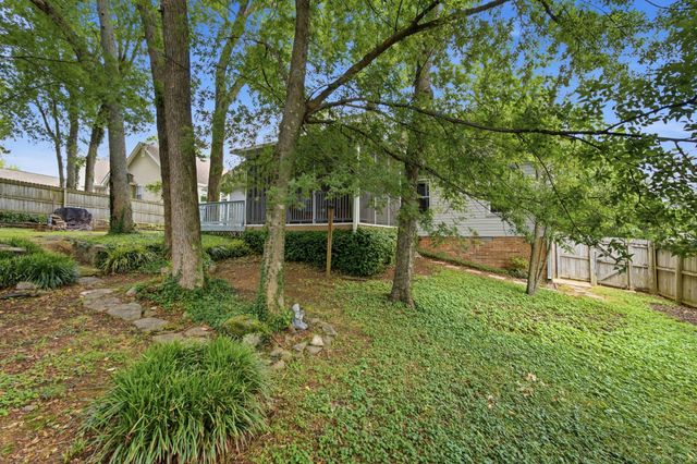 609 Knollwood Dr, La Vergne, TN 37086