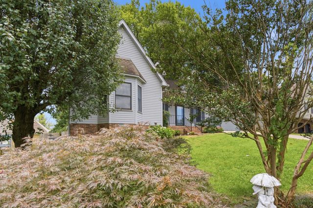 609 Knollwood Dr, La Vergne, TN 37086