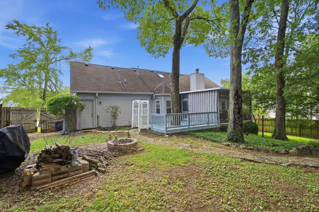 609 Knollwood Dr, La Vergne, TN 37086