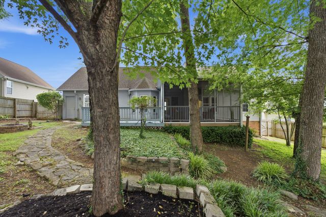 609 Knollwood Dr, La Vergne, TN 37086
