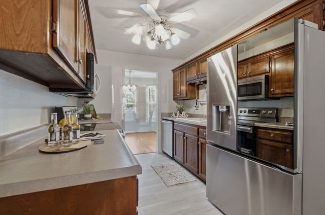 609 Knollwood Dr, La Vergne, TN 37086