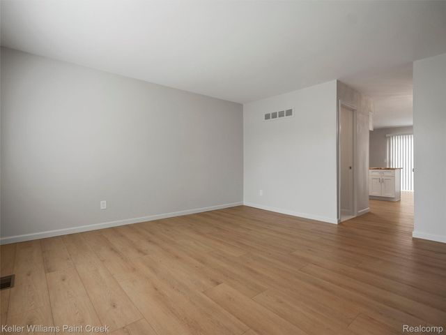 29448 El Dorado Plaza, Warren, MI 48088