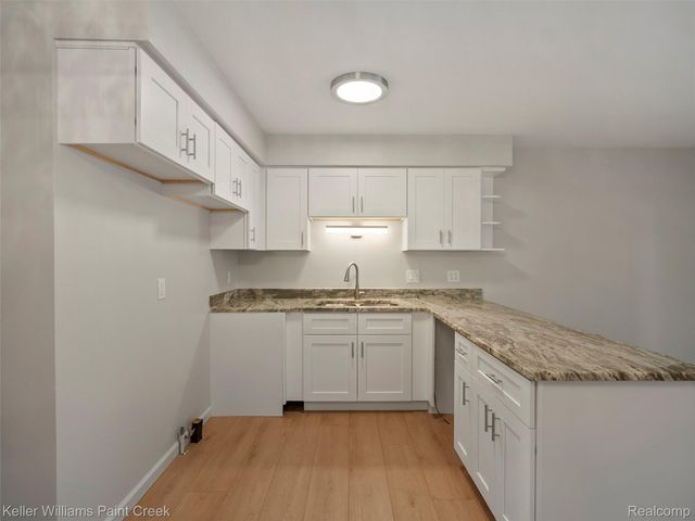 29448 El Dorado Plaza, Warren, MI 48088