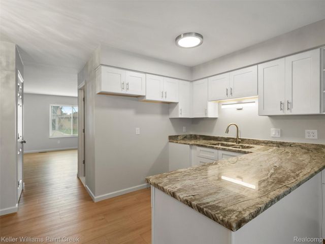 29448 El Dorado Plaza, Warren, MI 48088