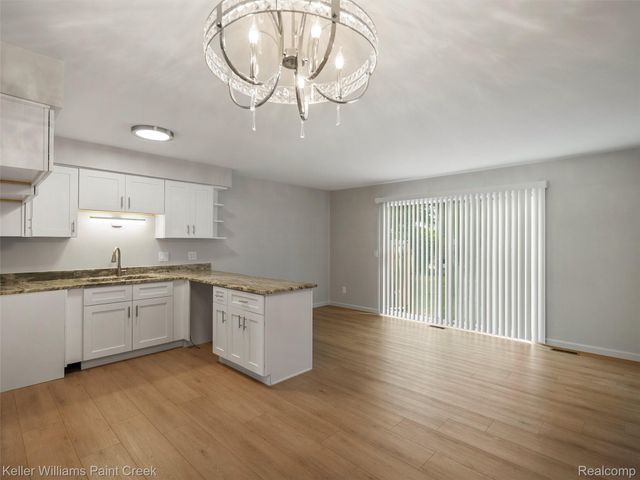 29448 El Dorado Plaza, Warren, MI 48088