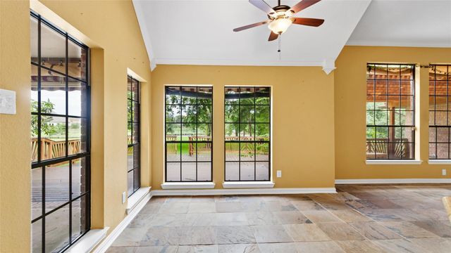 97 Avenue J, Dickinson, TX 77539