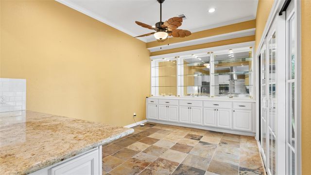 97 Avenue J, Dickinson, TX 77539