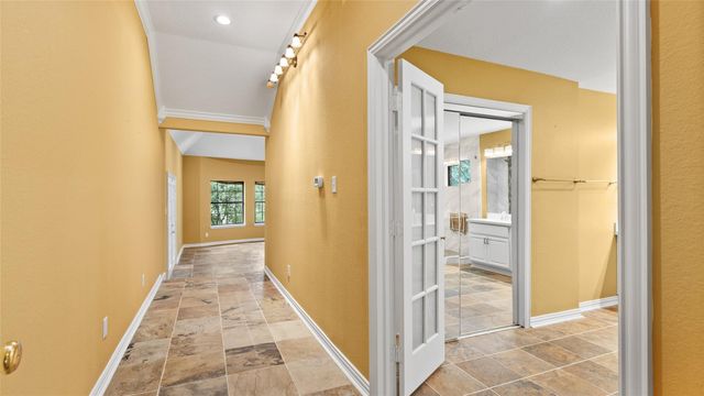 97 Avenue J, Dickinson, TX 77539