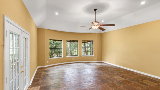 97 Avenue J, Dickinson, TX 77539